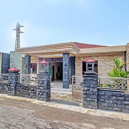 Oyo 91353 Hotel Surya Andesa Klaten ภายนอก รูปภาพ