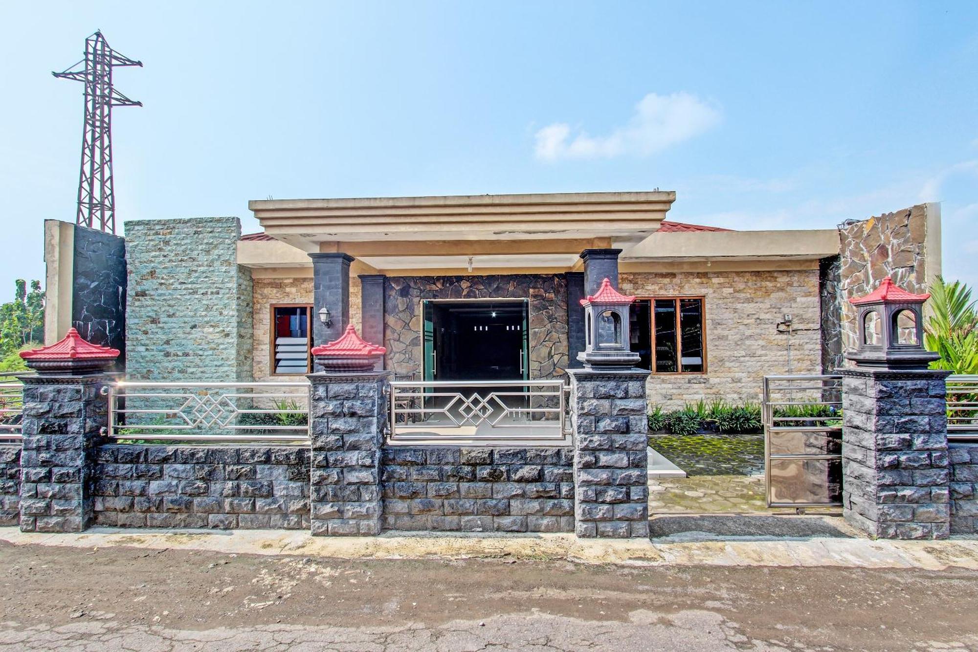 Oyo 91353 Hotel Surya Andesa Klaten ภายนอก รูปภาพ